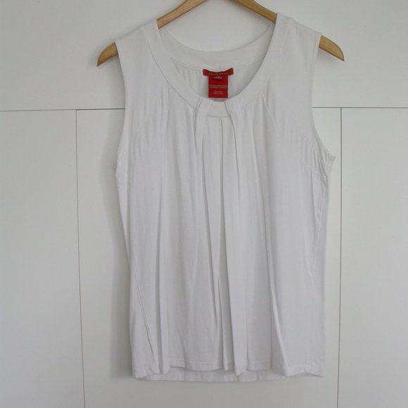 White Sleeveless Blouse - Picture 2 of 7